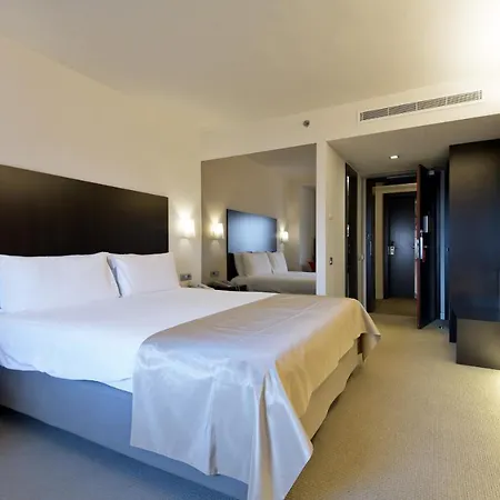 Hotel Ramada Plaza By Wyndham Convention Center 4*