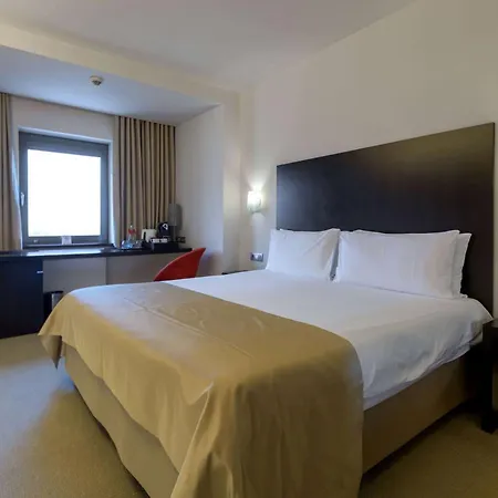 Ramada Plaza By Wyndham Convention Center Hotel Boekarest