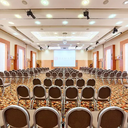 ホテル Ramada Plaza By Wyndham Convention Center ブカレスト