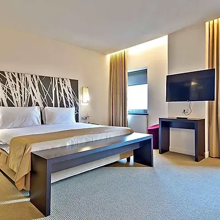 Ramada Plaza By Wyndham Convention Center Hotell