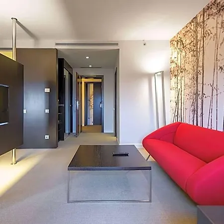 Ramada Plaza By Wyndham Convention Center Hotell