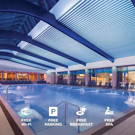 Ramada Plaza By Wyndham Convention Center מלון