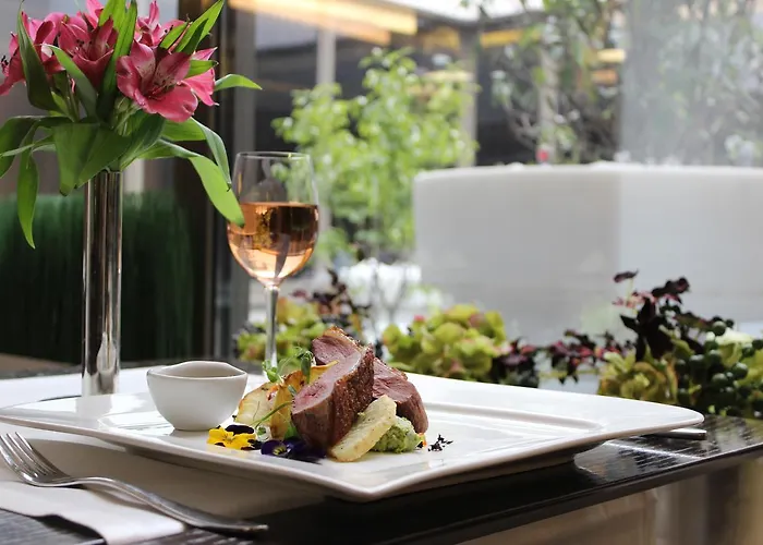 Hotel Ramada Plaza By Wyndham Convention Center 4*