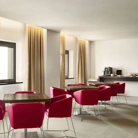 Ramada Plaza By Wyndham Convention Center Бухарест