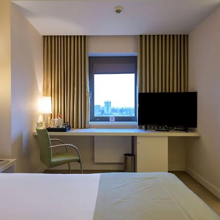 Ramada Plaza By Wyndham Convention Center 4*