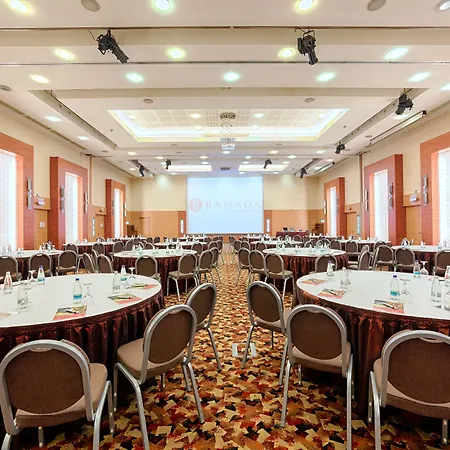 Ramada Plaza By Wyndham Convention Center 4*