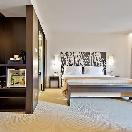 Отель Ramada Plaza By Wyndham Convention Center