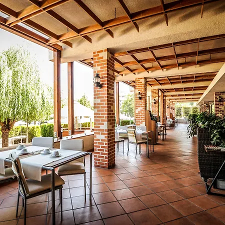 Ramada Plaza By Wyndham Convention Center Бухарест